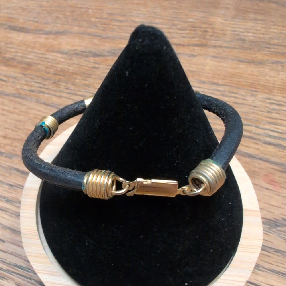 Vintage Leather Cord Bracelet Gold Tone Hardware Minimalist Boho Unisex Black - Picture 2 of 3